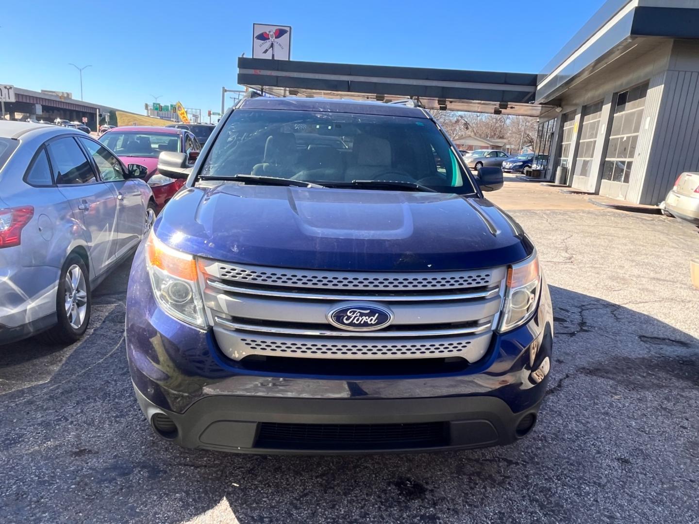 2011 BLUE FORD EXPLORER BASE Base FWD (1FMHK7B88BG) with an 3.5L V6 DOHC 24V engine, 6-Speed Automatic transmission, located at 8101 E. Skelly Dr., Tulsa, OK, 74129, (918) 592-3593, 36.121891, -95.888802 - Photo#4